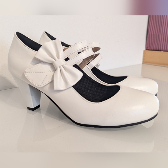 NWOT Mary Jane pumps glossy white 39 - Picture 1 of 4
